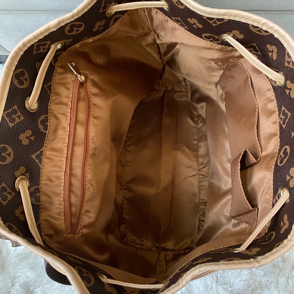 Backpack - Picture 5 of 6